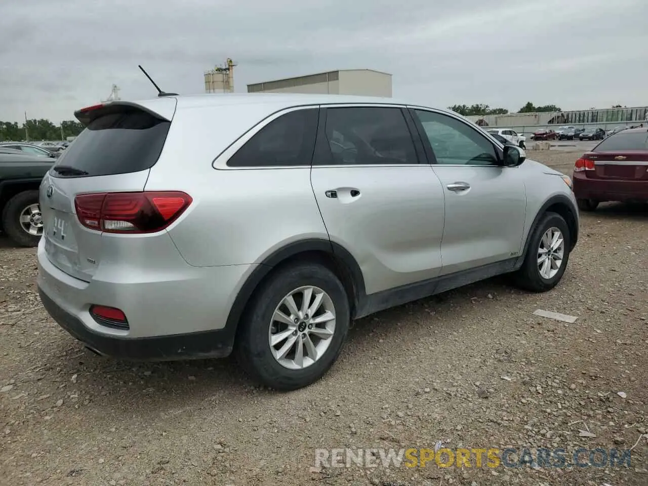 4 Photograph of a damaged car 5XYPGDA35KG527622 KIA SORENTO 2019