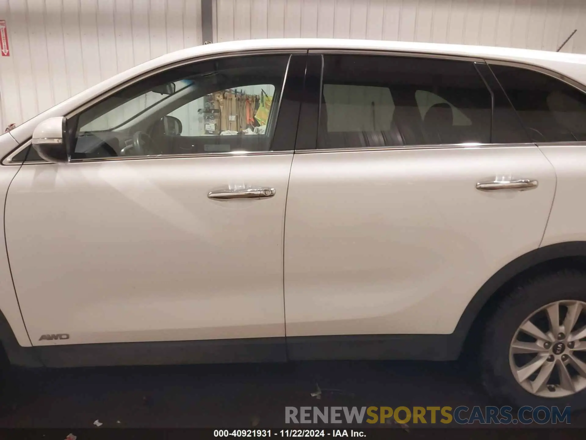 15 Photograph of a damaged car 5XYPGDA36KG542596 KIA SORENTO 2019