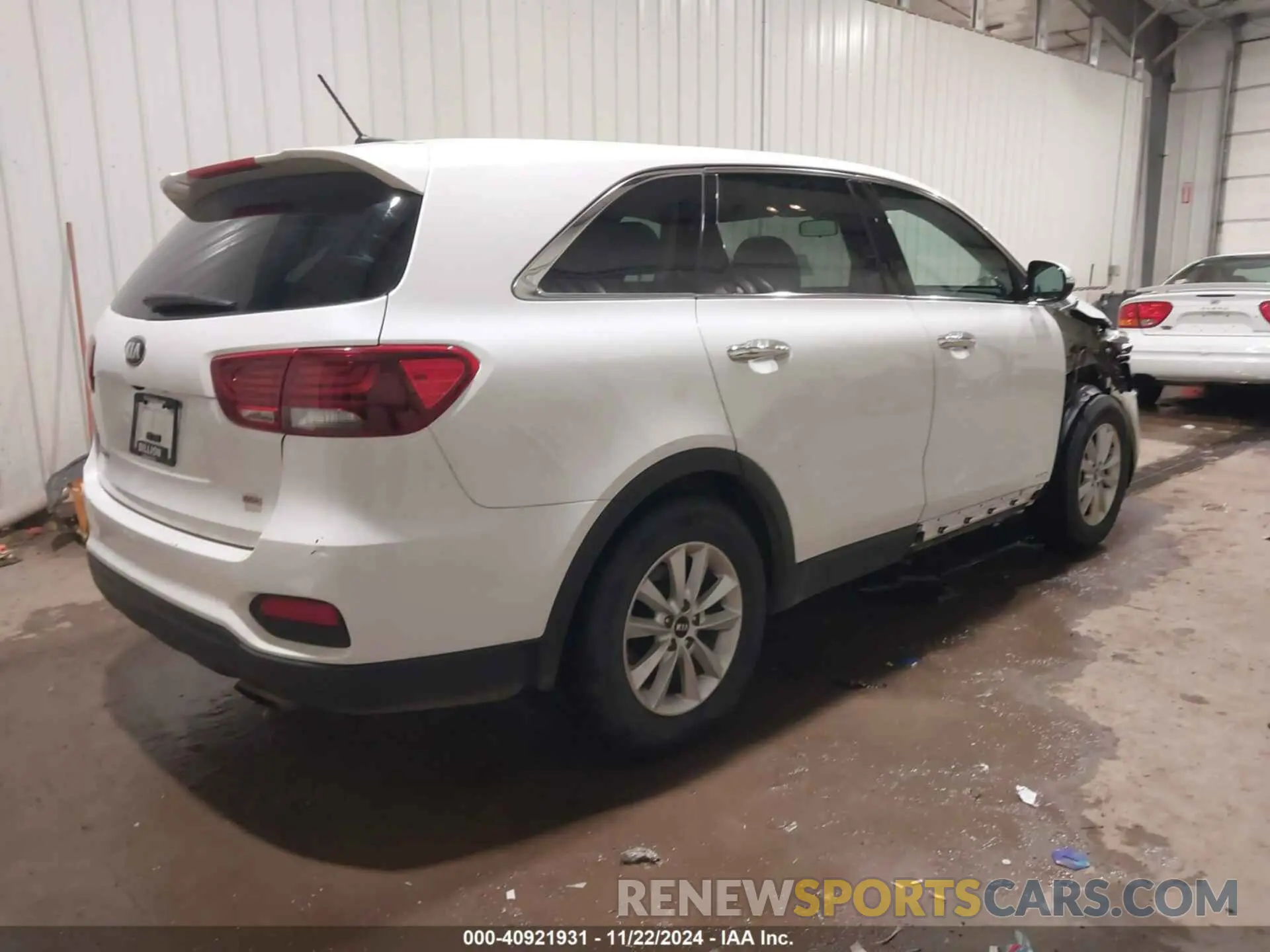 4 Photograph of a damaged car 5XYPGDA36KG542596 KIA SORENTO 2019