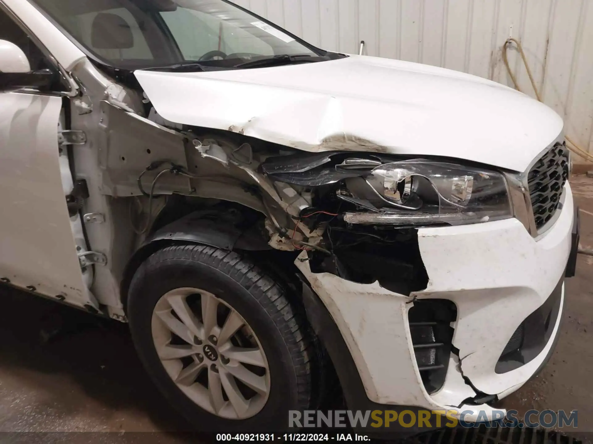 6 Photograph of a damaged car 5XYPGDA36KG542596 KIA SORENTO 2019