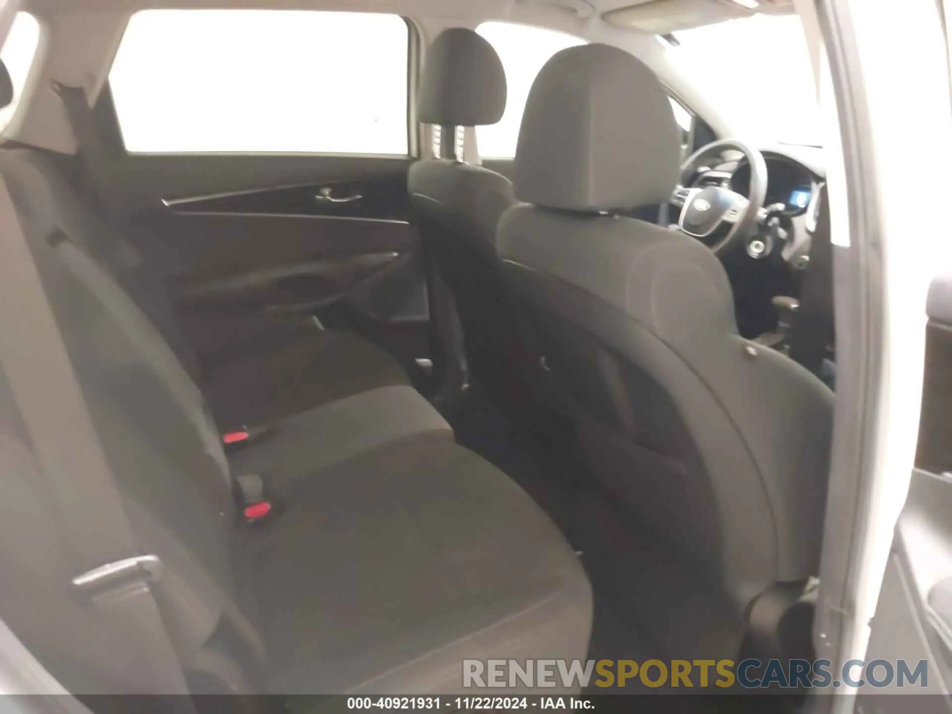 8 Photograph of a damaged car 5XYPGDA36KG542596 KIA SORENTO 2019
