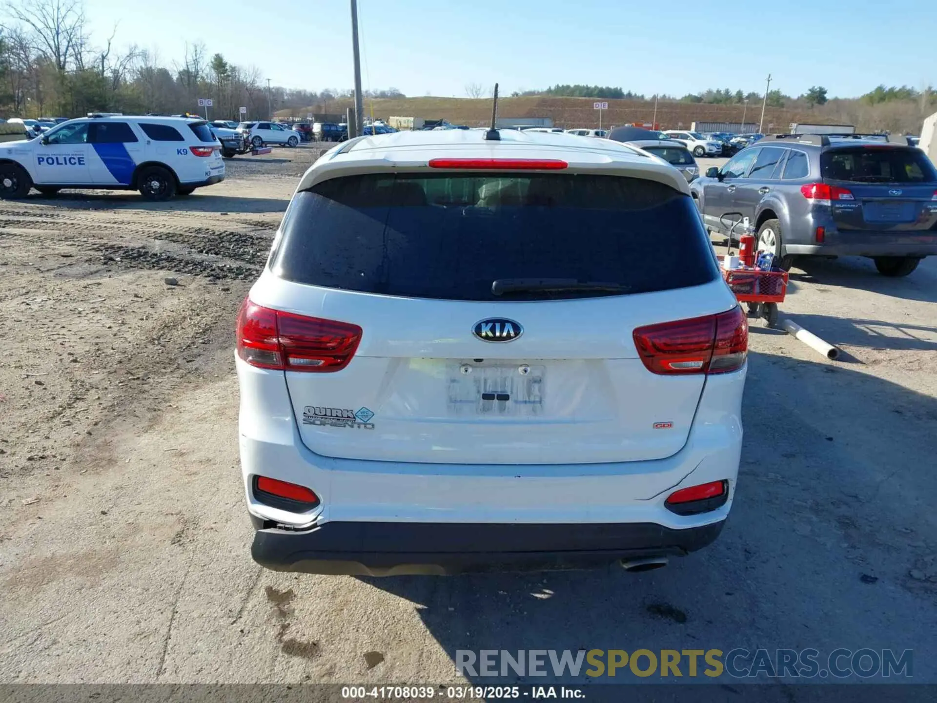 17 Photograph of a damaged car 5XYPGDA37KG526732 KIA SORENTO 2019