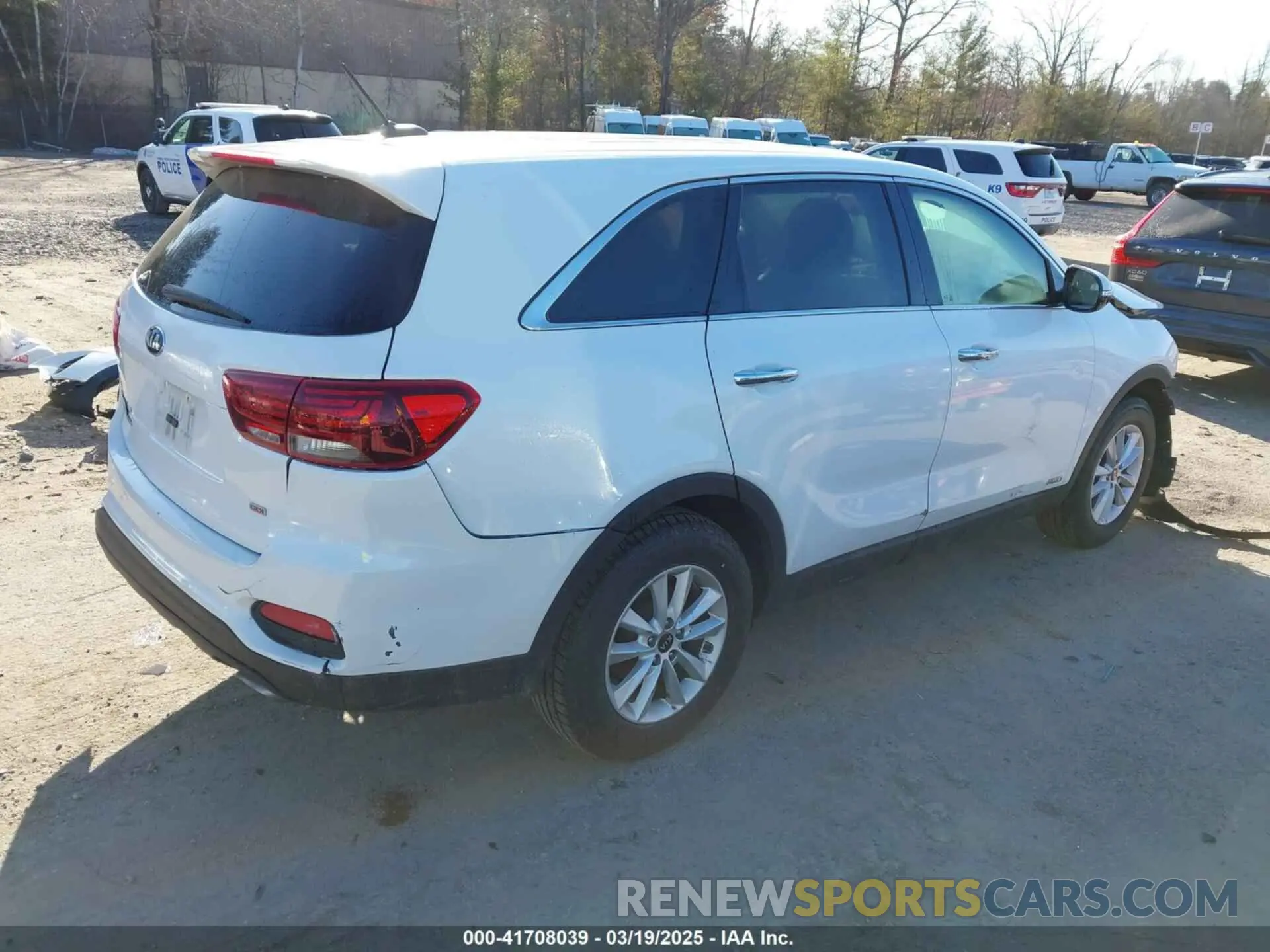 4 Photograph of a damaged car 5XYPGDA37KG526732 KIA SORENTO 2019