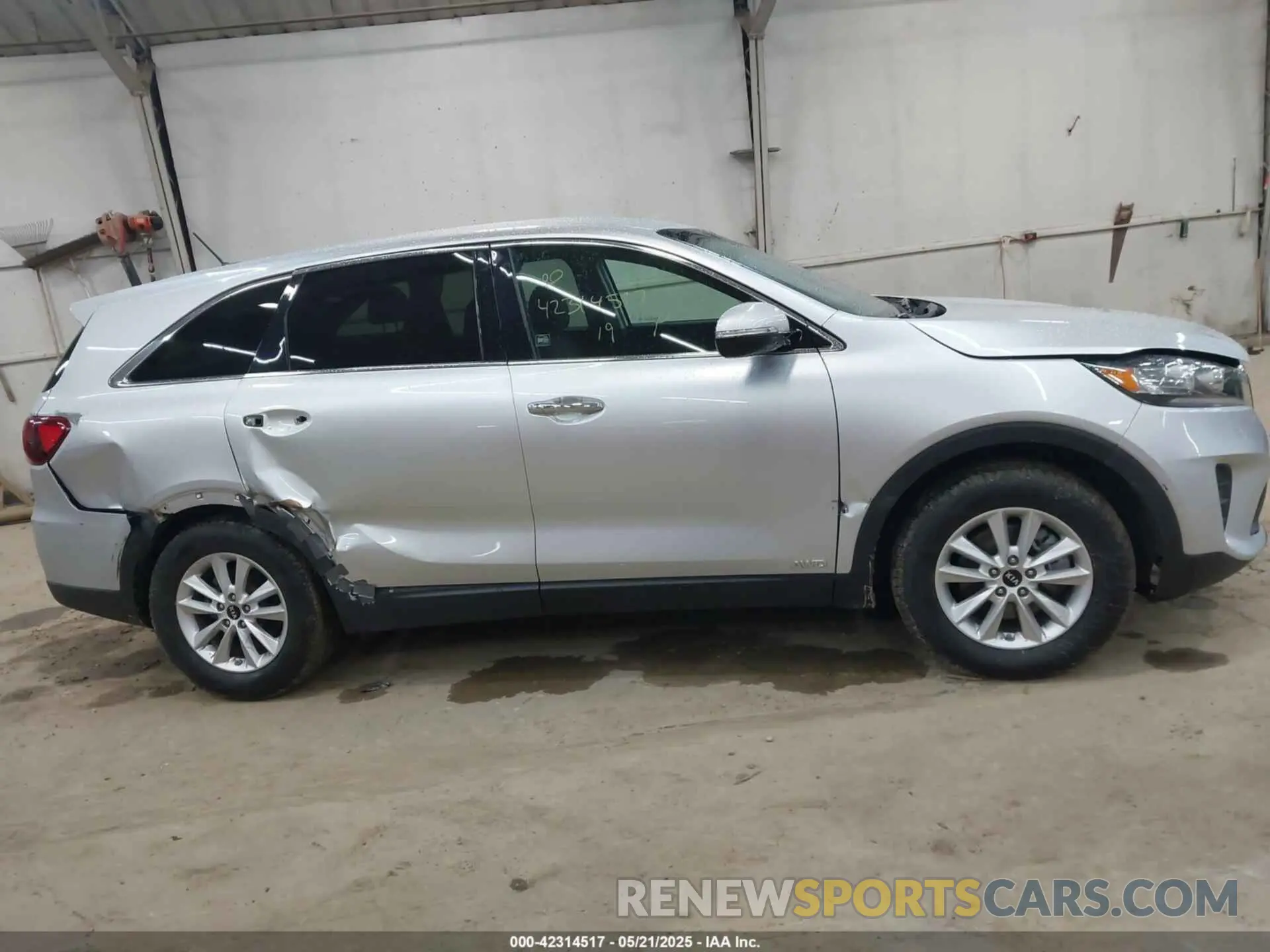 13 Photograph of a damaged car 5XYPGDA38KG550909 KIA SORENTO 2019