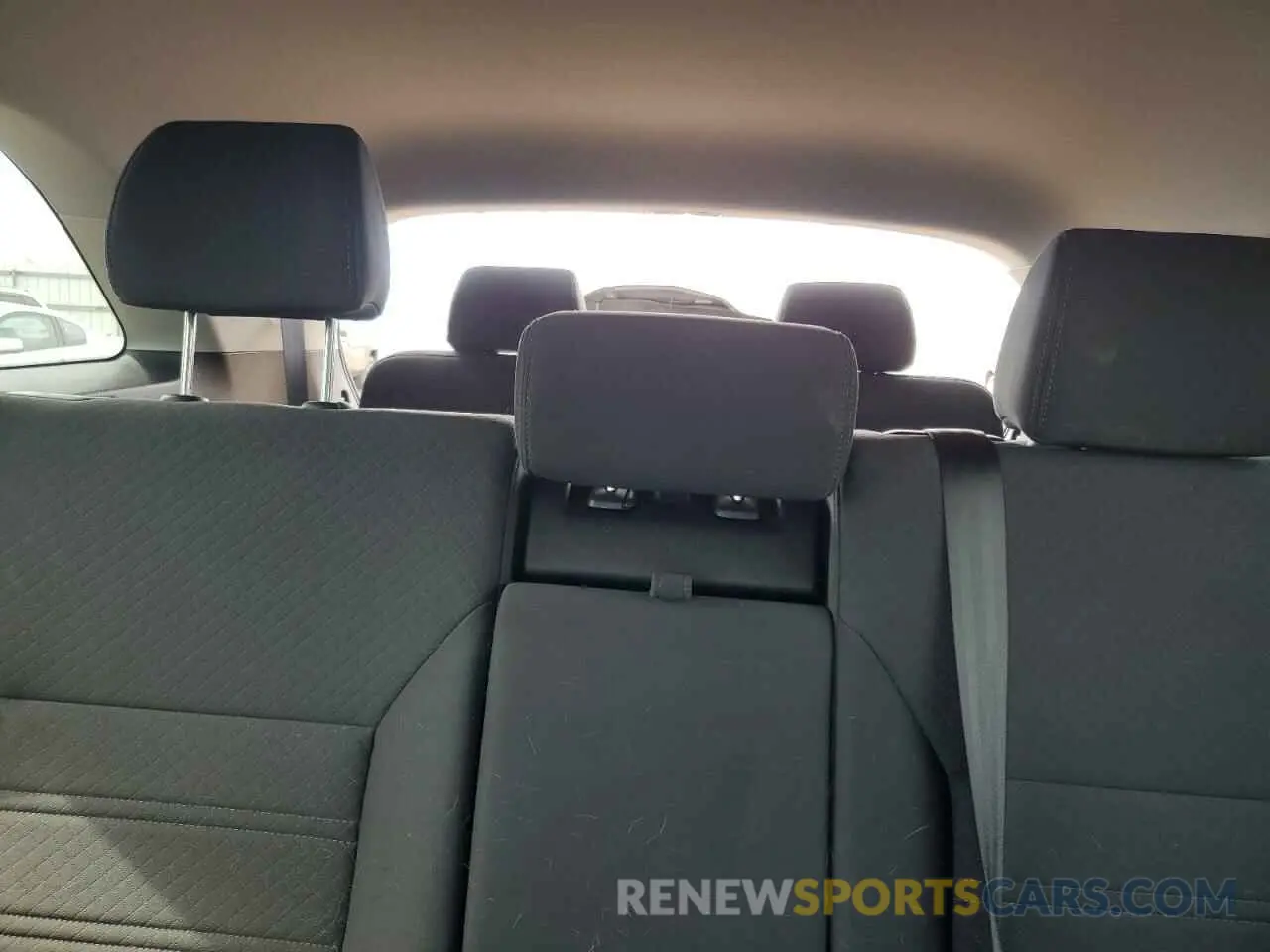 10 Photograph of a damaged car 5XYPGDA38KG574658 KIA SORENTO 2019