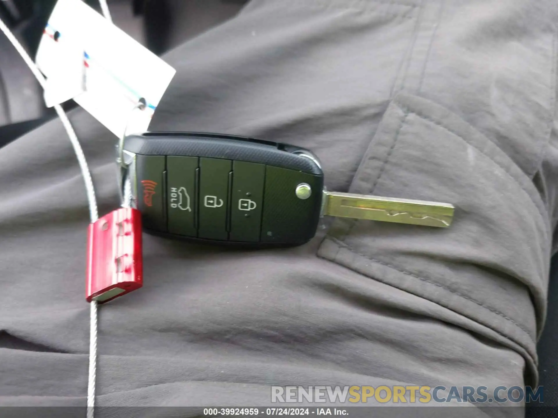 11 Photograph of a damaged car 5XYPGDA52KG457482 KIA SORENTO 2019