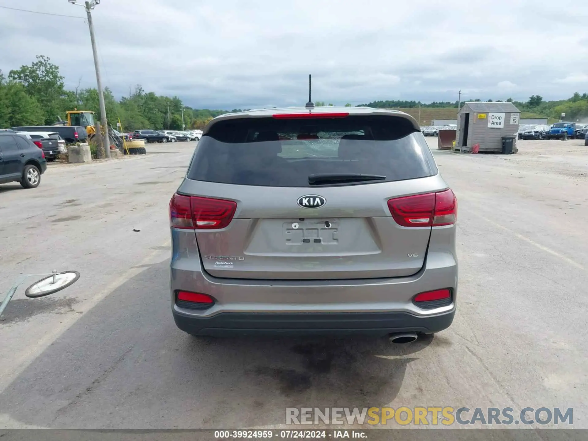 17 Photograph of a damaged car 5XYPGDA52KG457482 KIA SORENTO 2019