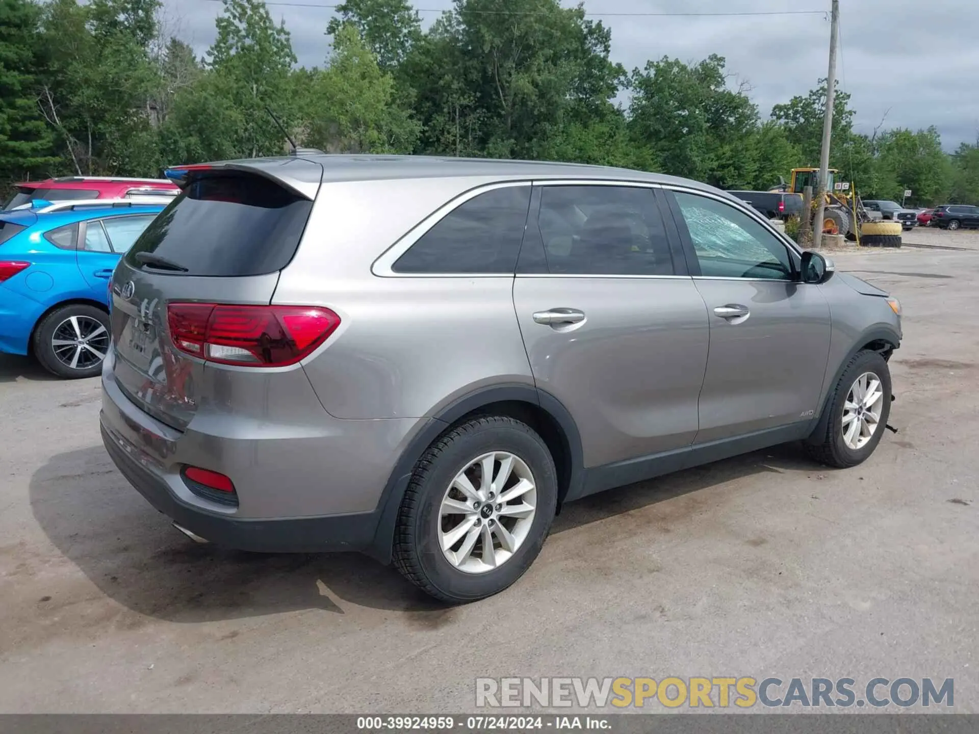 4 Photograph of a damaged car 5XYPGDA52KG457482 KIA SORENTO 2019