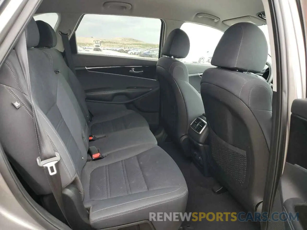 10 Photograph of a damaged car 5XYPGDA52KG490241 KIA SORENTO 2019