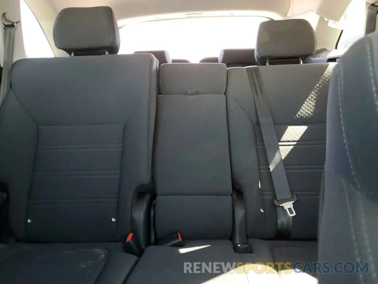10 Photograph of a damaged car 5XYPGDA53KG518578 KIA SORENTO 2019