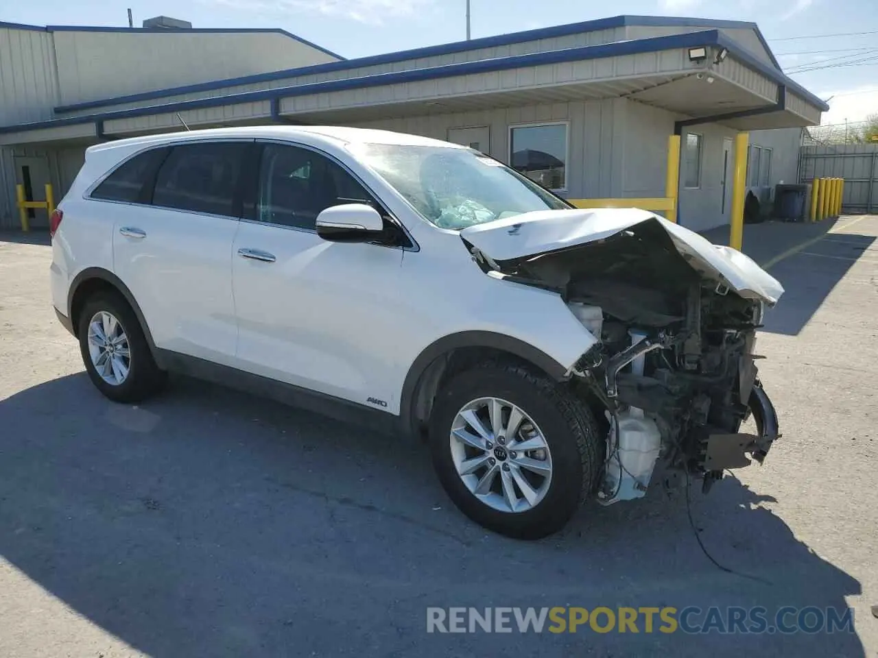 4 Photograph of a damaged car 5XYPGDA53KG518578 KIA SORENTO 2019