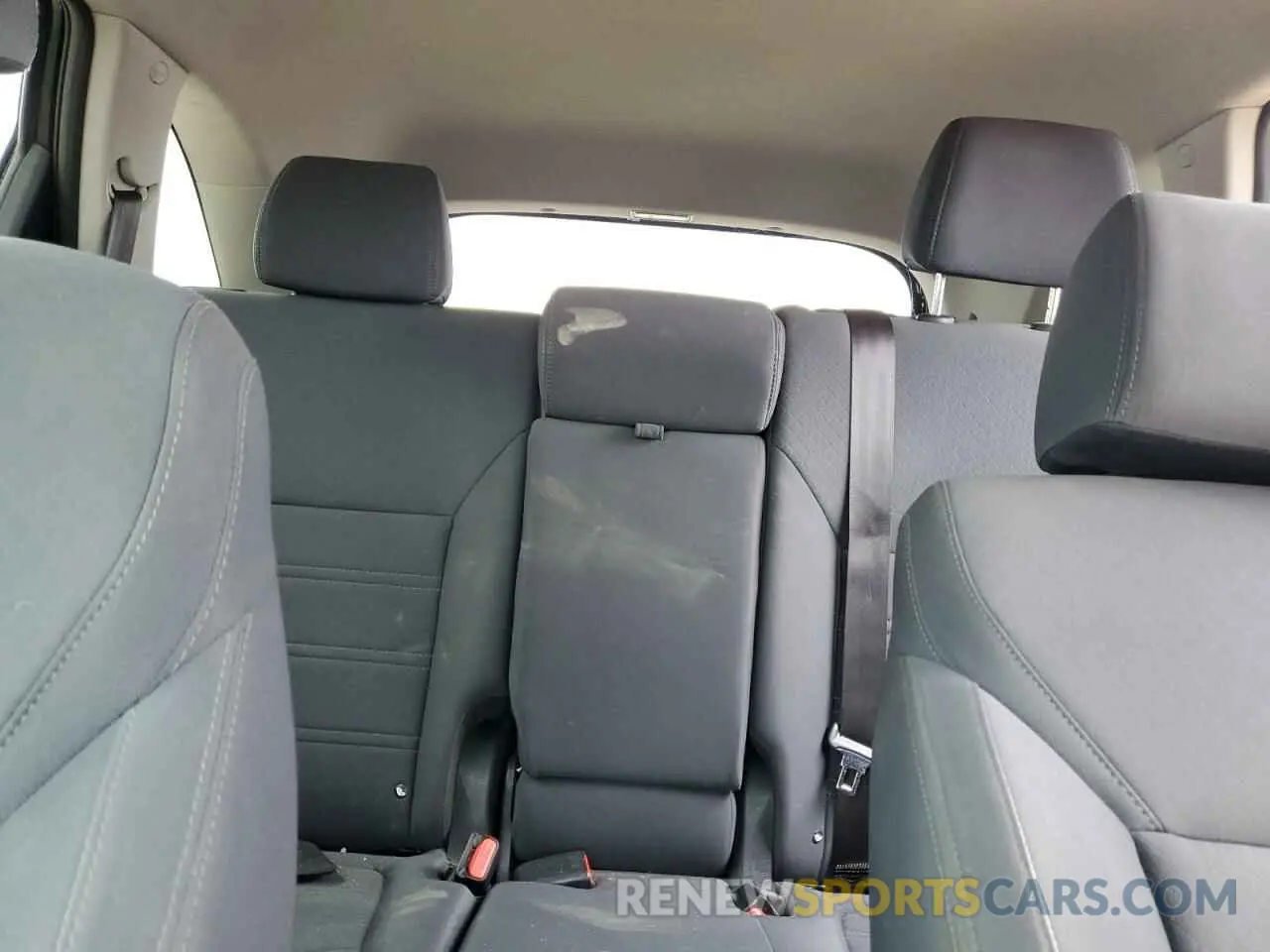 10 Photograph of a damaged car 5XYPGDA54KG444104 KIA SORENTO 2019