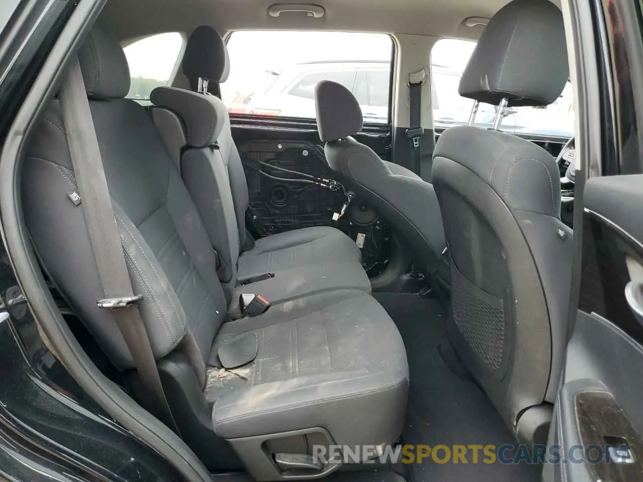 11 Photograph of a damaged car 5XYPGDA54KG444104 KIA SORENTO 2019