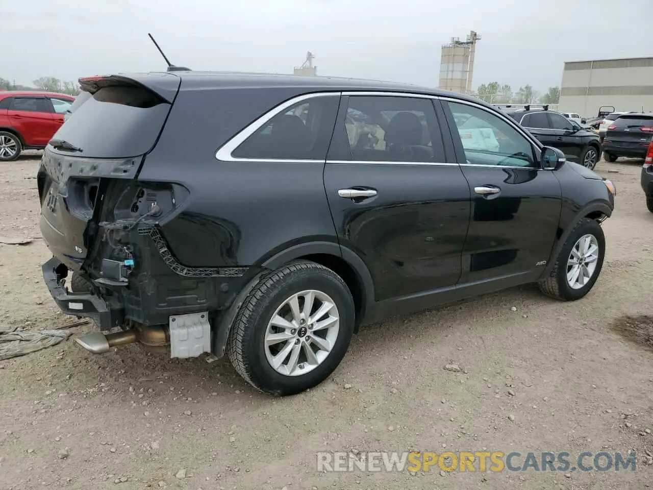 3 Photograph of a damaged car 5XYPGDA54KG444104 KIA SORENTO 2019