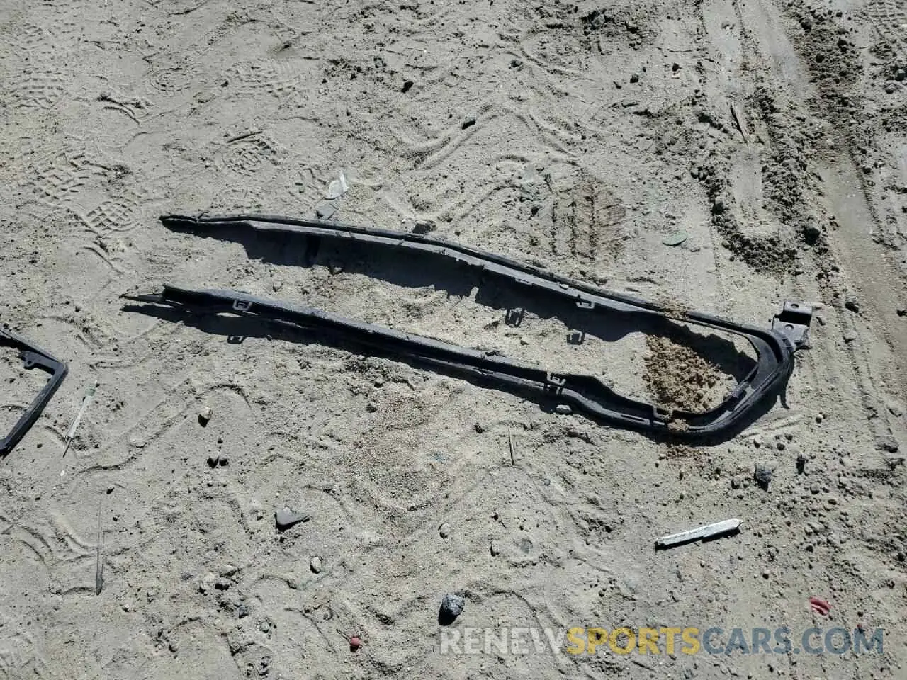 13 Photograph of a damaged car 5XYPGDA54KG483145 KIA SORENTO 2019