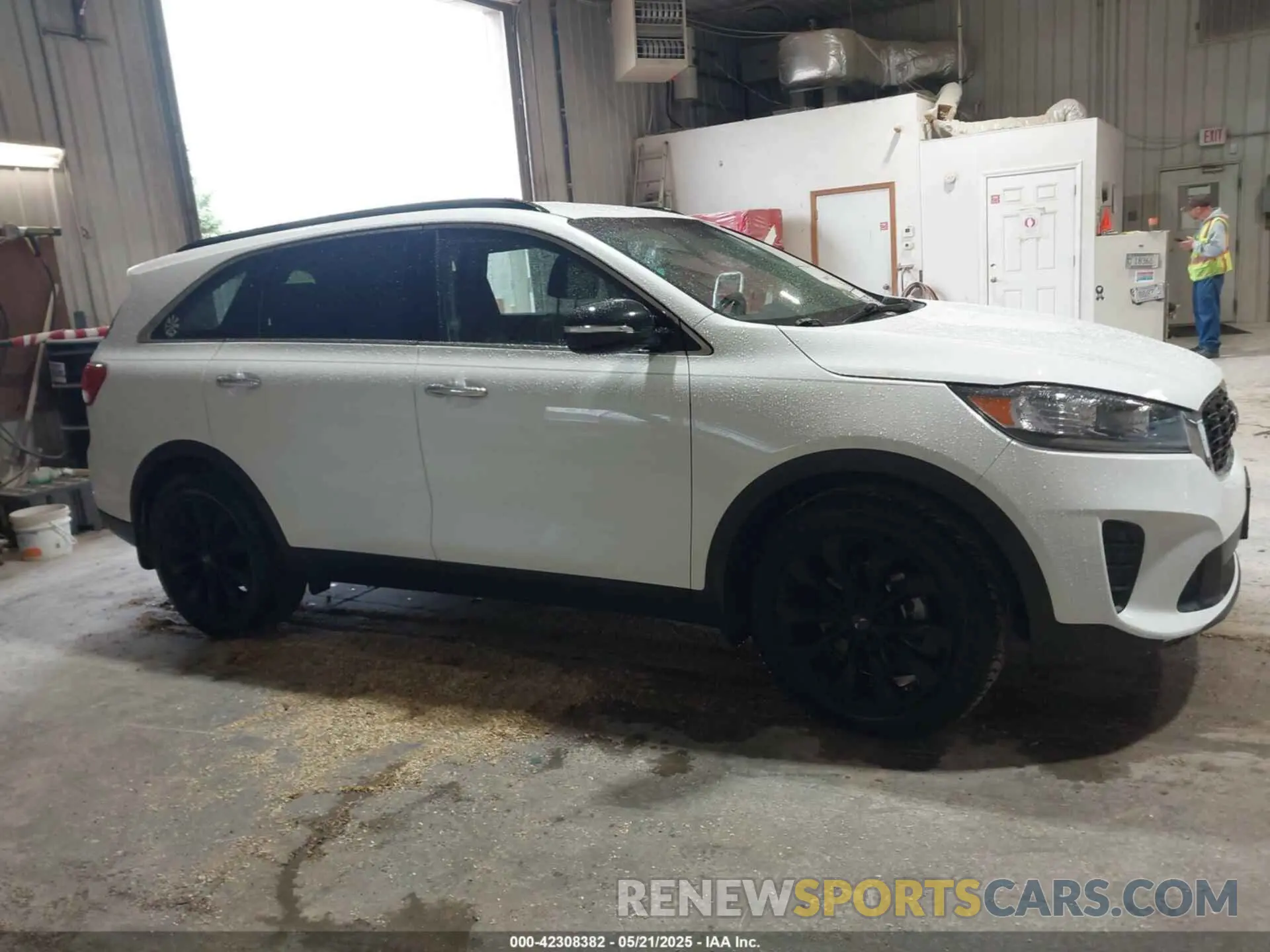 13 Photograph of a damaged car 5XYPGDA54KG582709 KIA SORENTO 2019