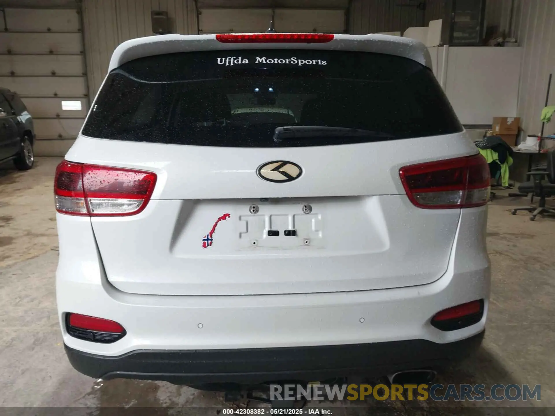16 Photograph of a damaged car 5XYPGDA54KG582709 KIA SORENTO 2019