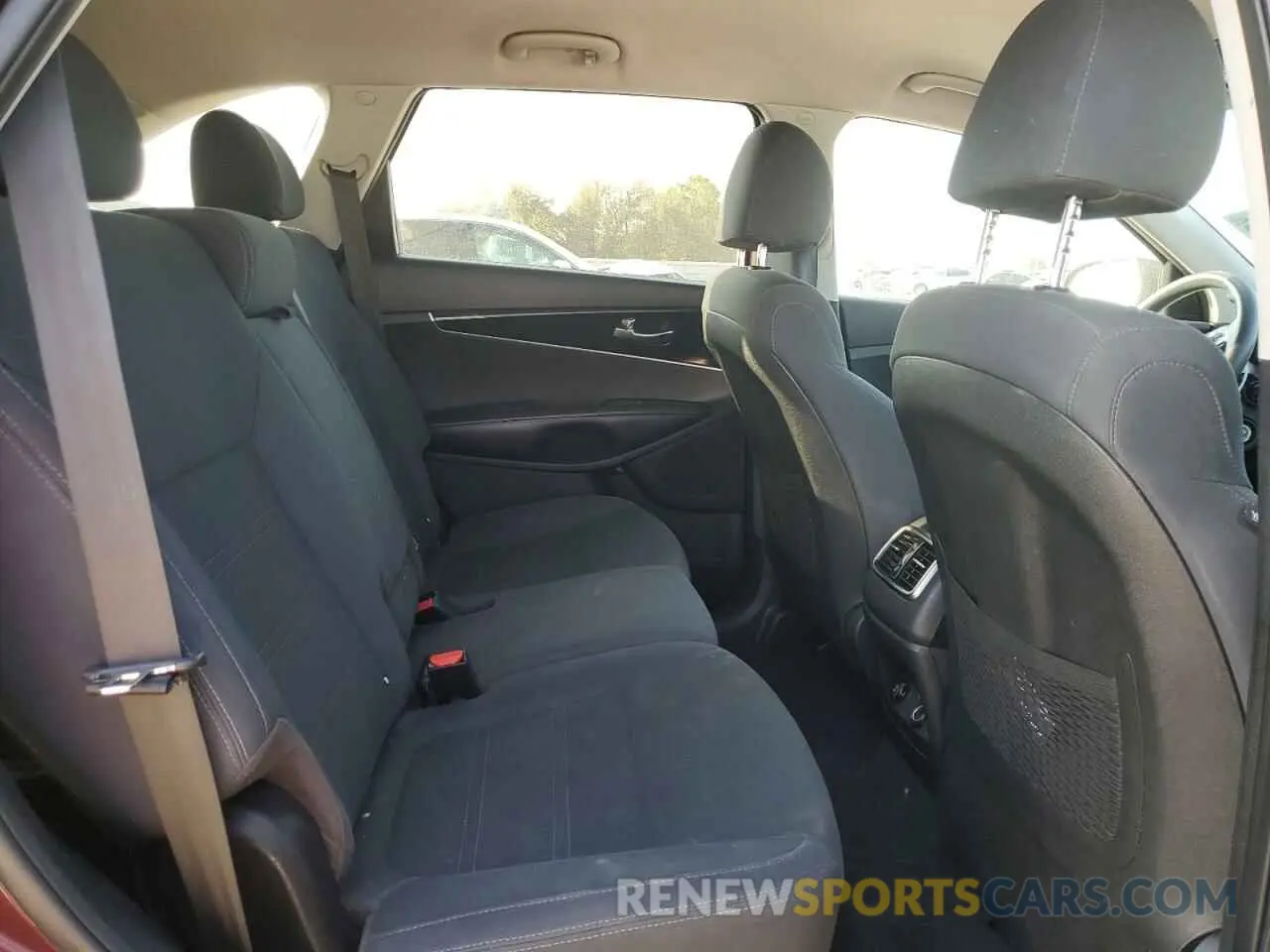 11 Photograph of a damaged car 5XYPGDA55KG466855 KIA SORENTO 2019