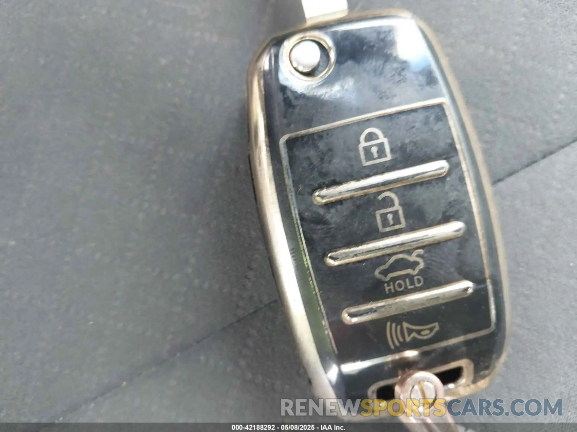 11 Photograph of a damaged car 5XYPGDA55KG481016 KIA SORENTO 2019