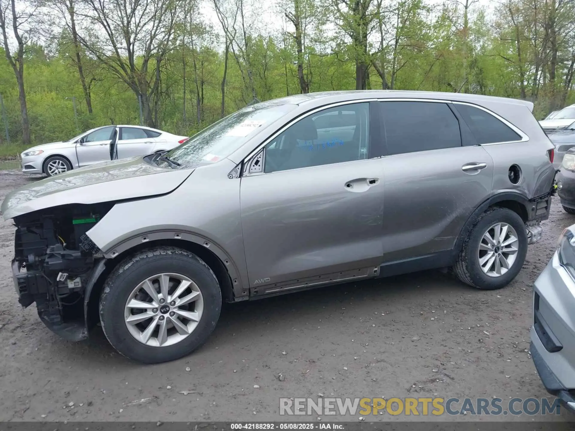 14 Photograph of a damaged car 5XYPGDA55KG481016 KIA SORENTO 2019