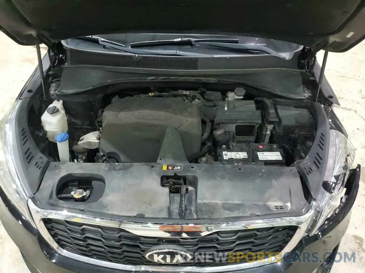 12 Photograph of a damaged car 5XYPGDA55KG523958 KIA SORENTO 2019