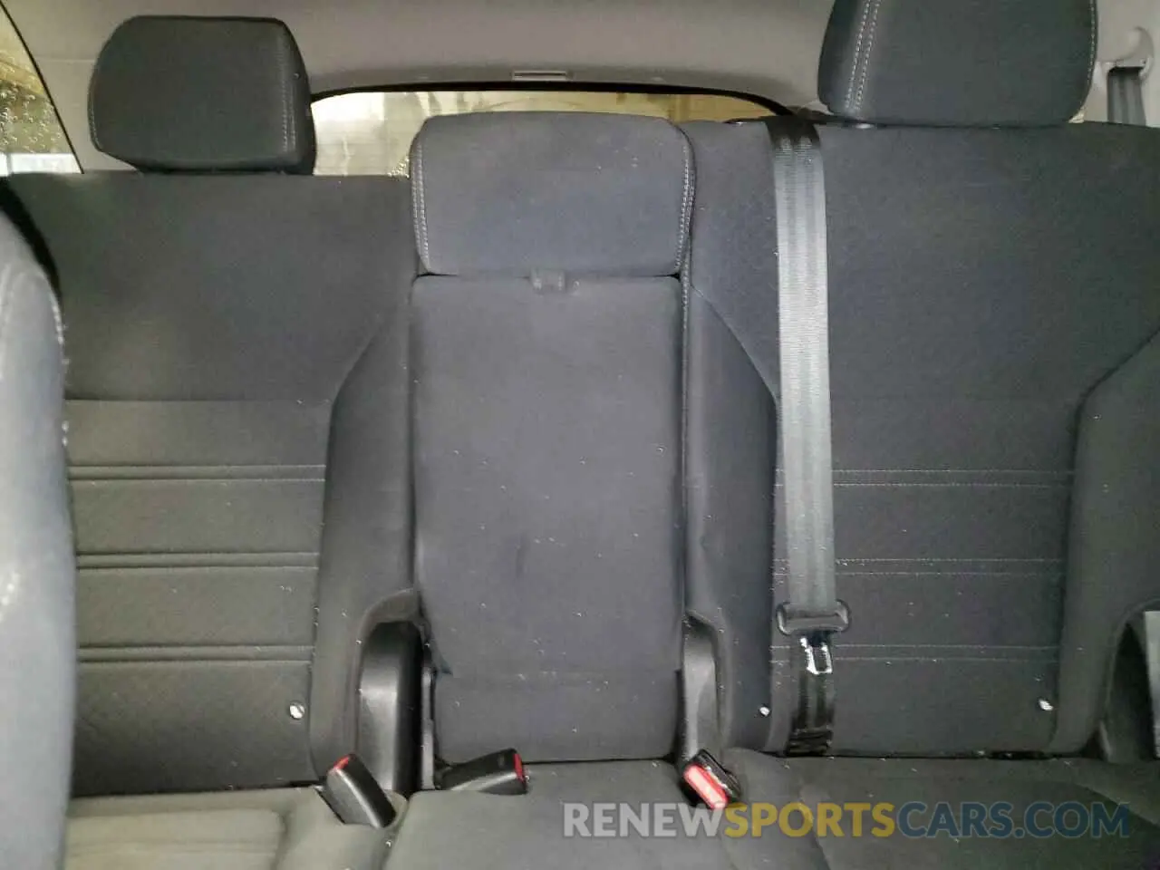10 Photograph of a damaged car 5XYPGDA55KG561299 KIA SORENTO 2019