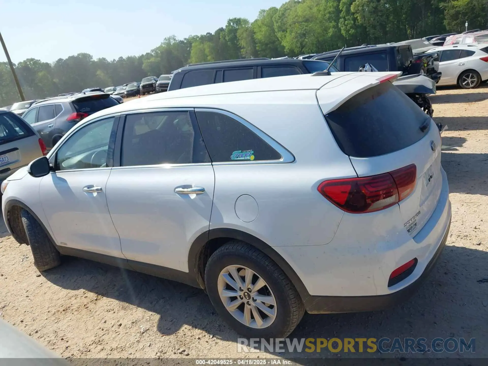 14 Photograph of a damaged car 5XYPGDA56KG441320 KIA SORENTO 2019