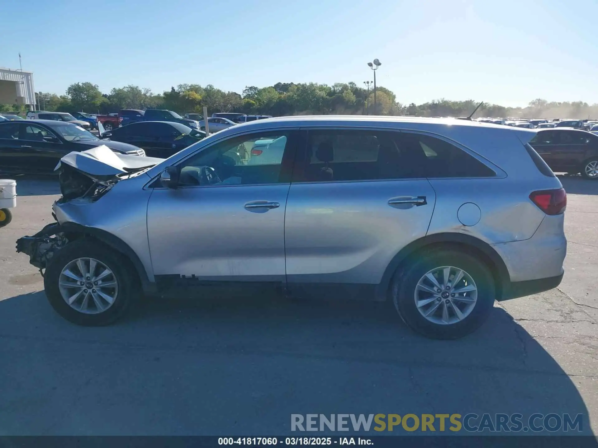 14 Photograph of a damaged car 5XYPGDA56KG559934 KIA SORENTO 2019