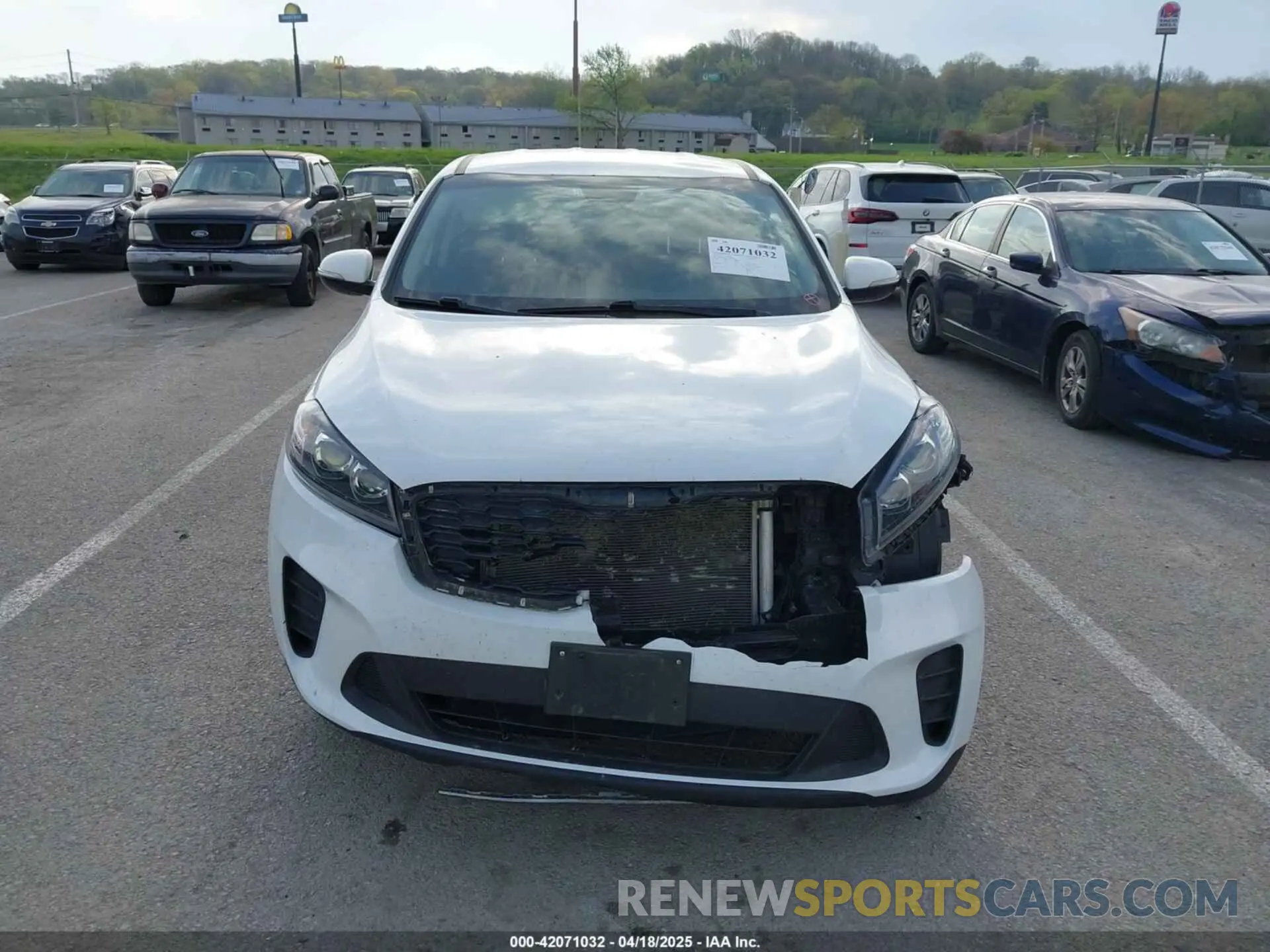 12 Photograph of a damaged car 5XYPGDA57KG487111 KIA SORENTO 2019