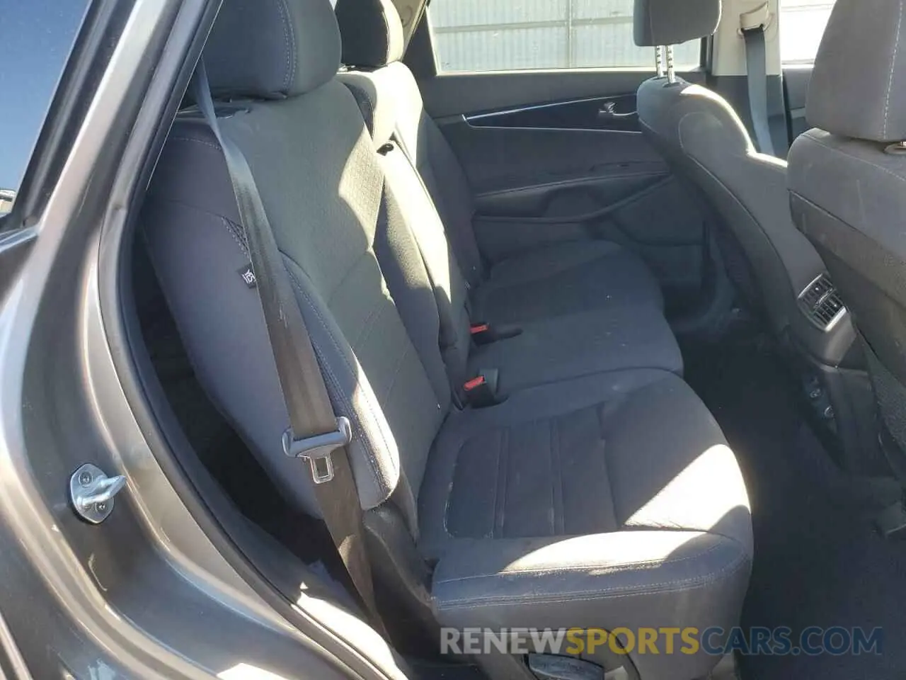 11 Photograph of a damaged car 5XYPGDA57KG547243 KIA SORENTO 2019