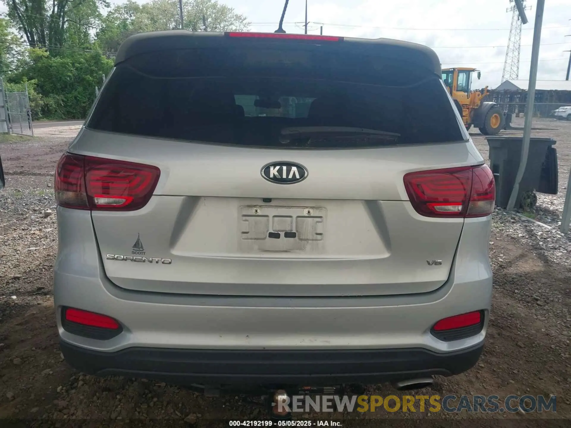 16 Photograph of a damaged car 5XYPGDA58KG482726 KIA SORENTO 2019
