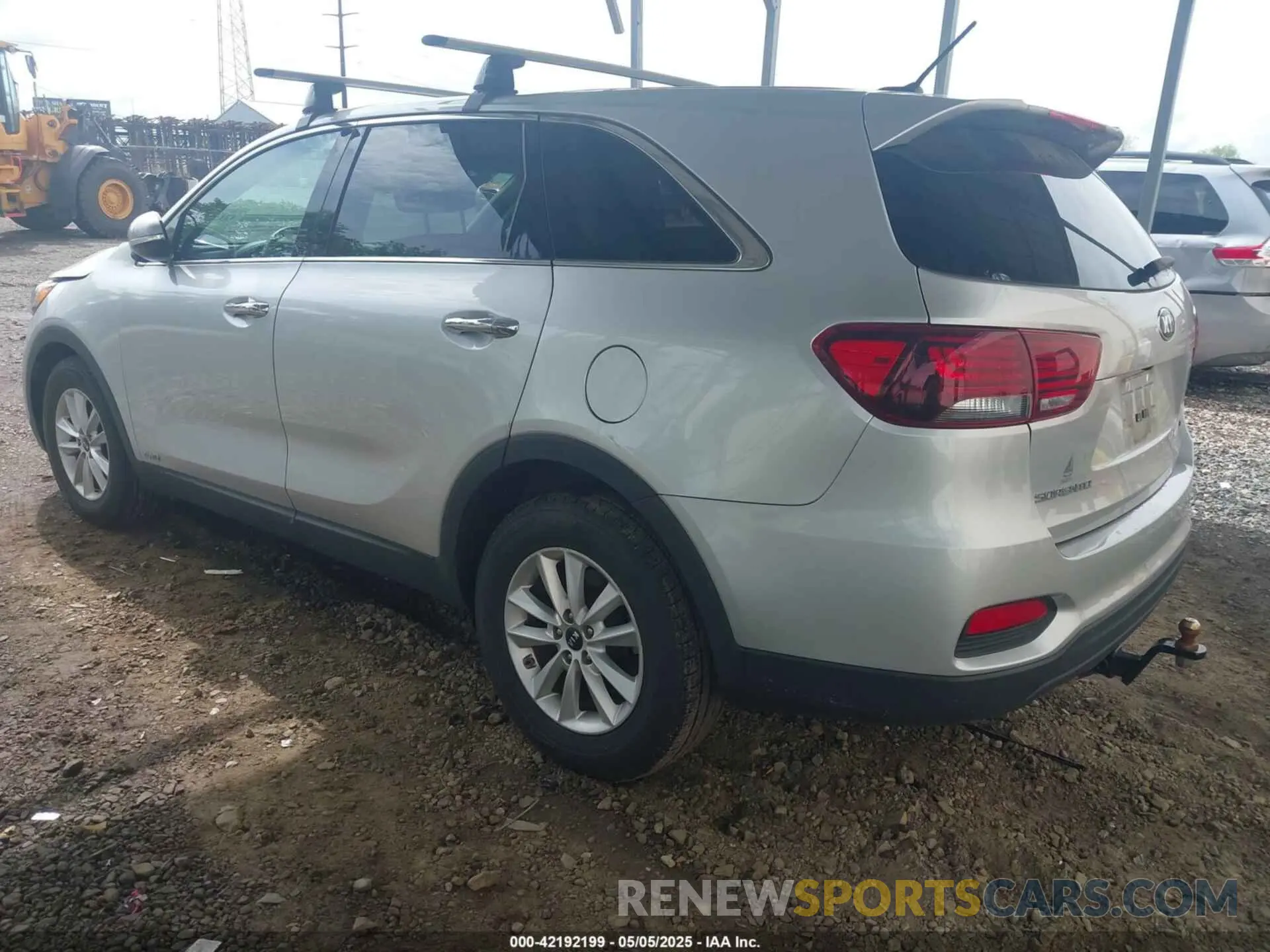 3 Photograph of a damaged car 5XYPGDA58KG482726 KIA SORENTO 2019