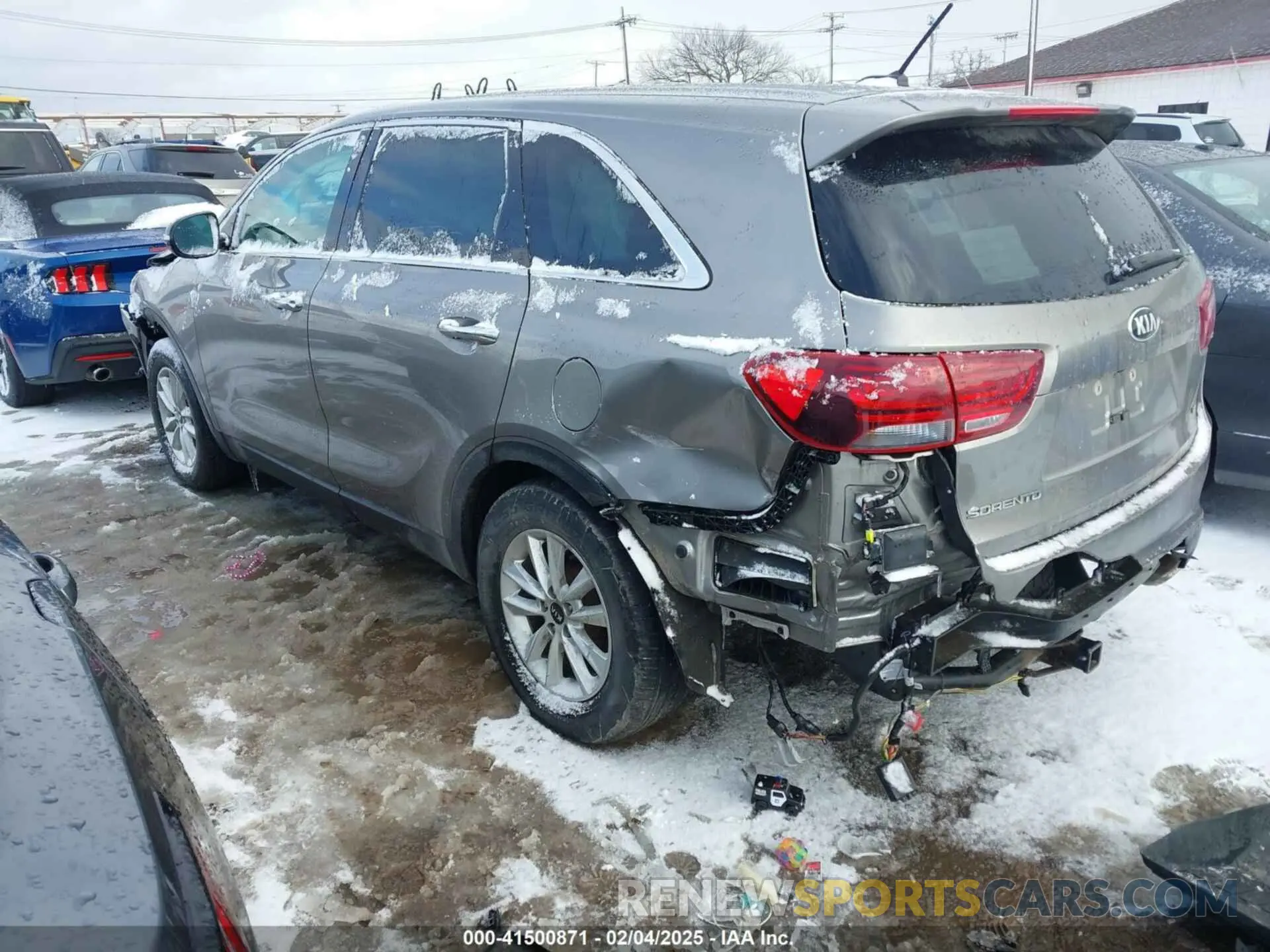 3 Photograph of a damaged car 5XYPGDA58KG556548 KIA SORENTO 2019