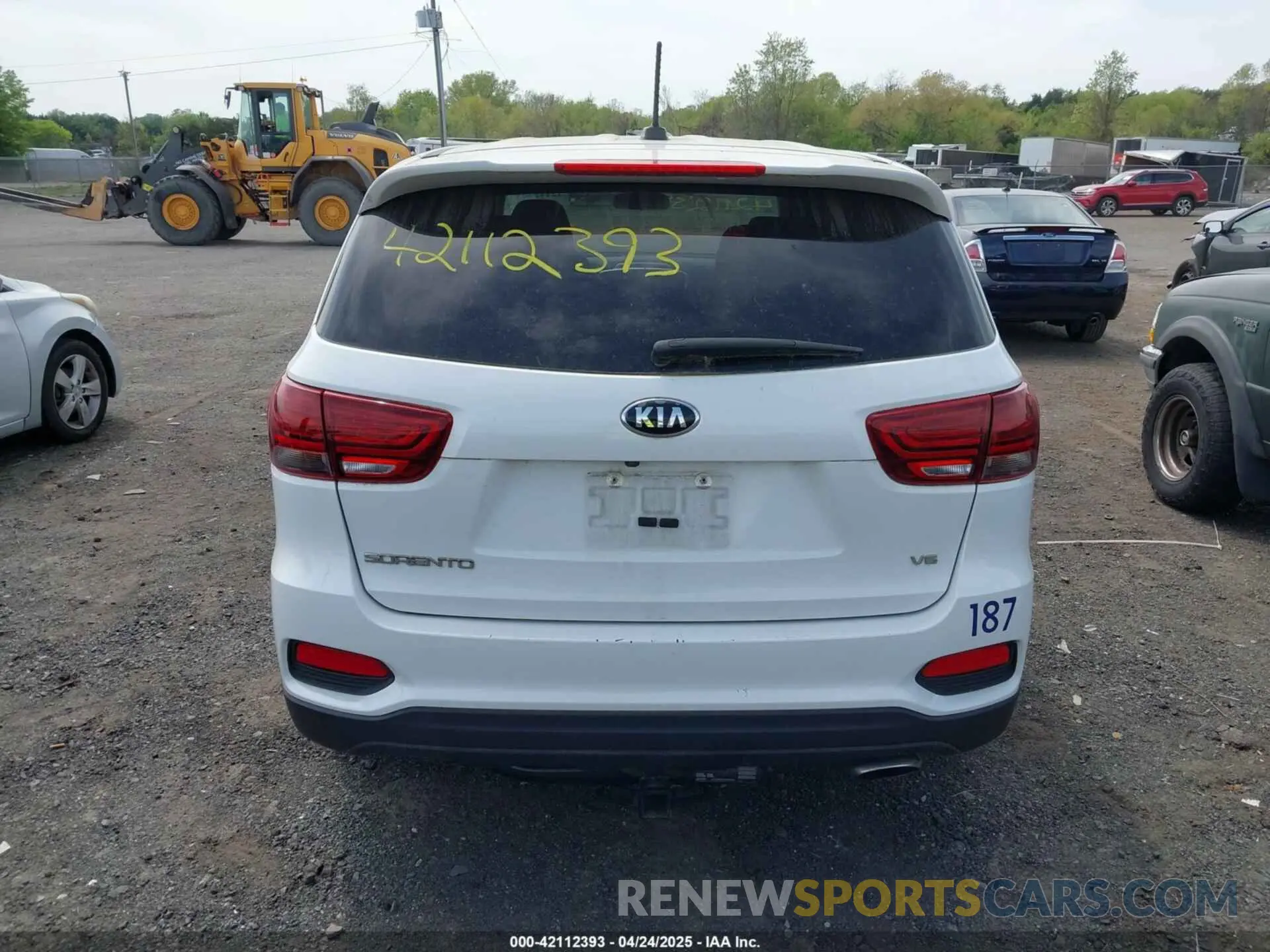 16 Photograph of a damaged car 5XYPGDA59KG440713 KIA SORENTO 2019