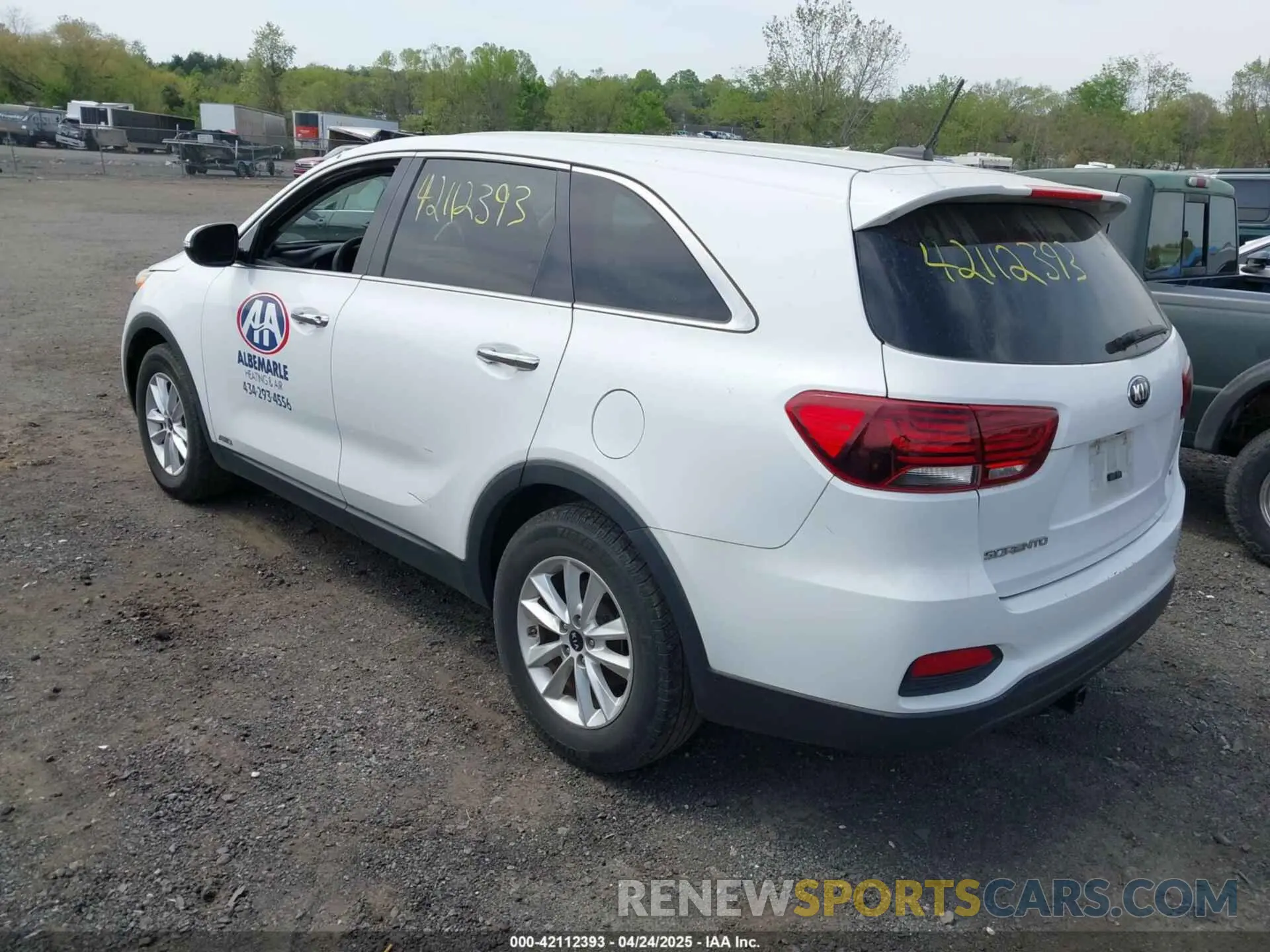 3 Photograph of a damaged car 5XYPGDA59KG440713 KIA SORENTO 2019