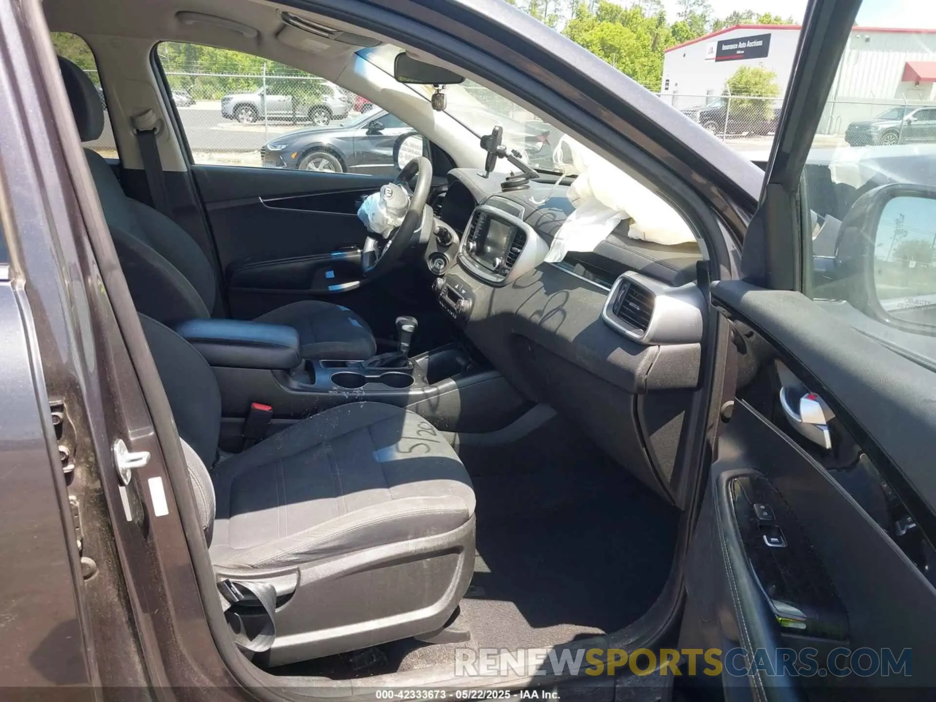 5 Photograph of a damaged car 5XYPGDA59KG448942 KIA SORENTO 2019