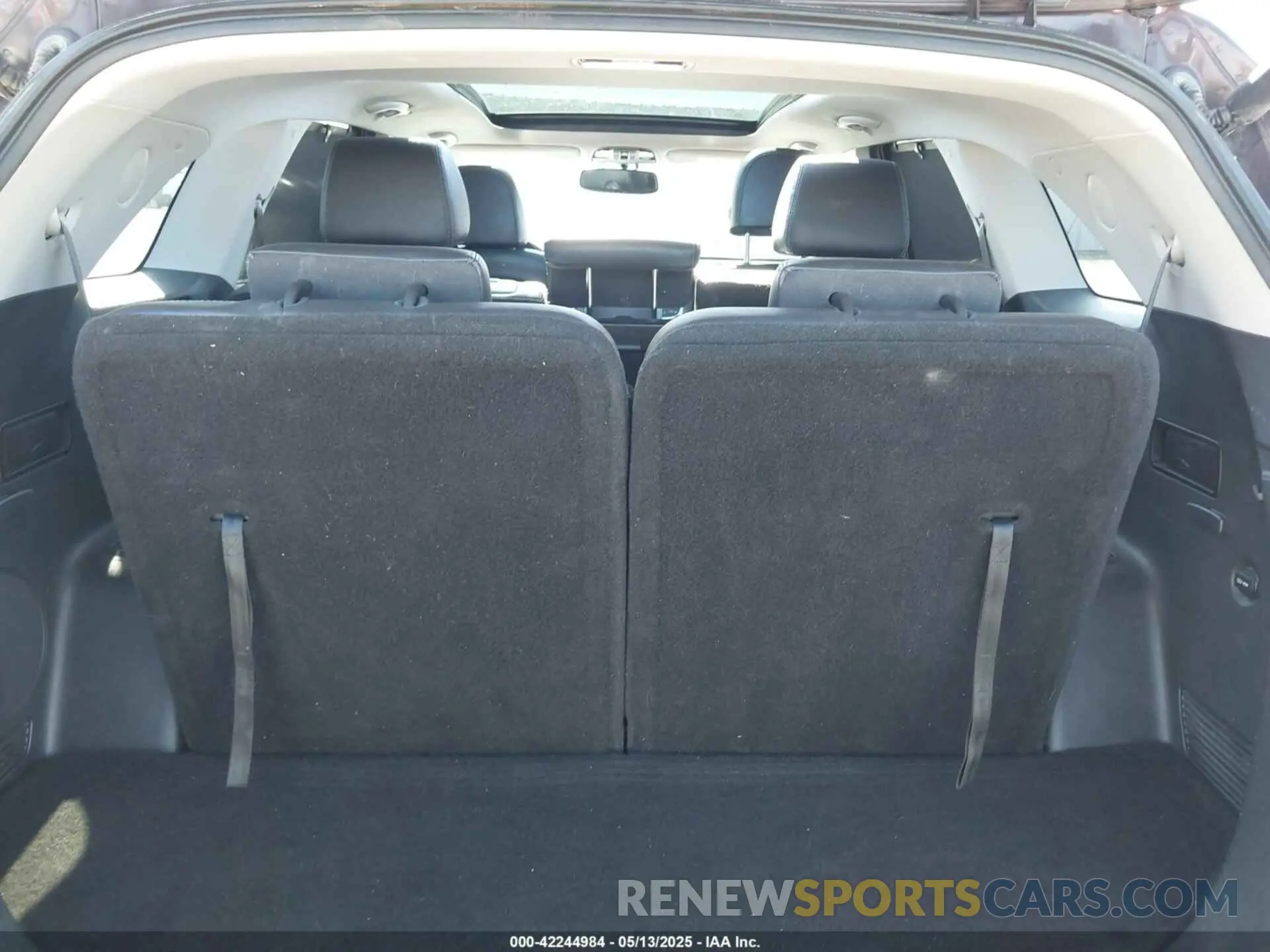 17 Photograph of a damaged car 5XYPH4A52KG509349 KIA SORENTO 2019