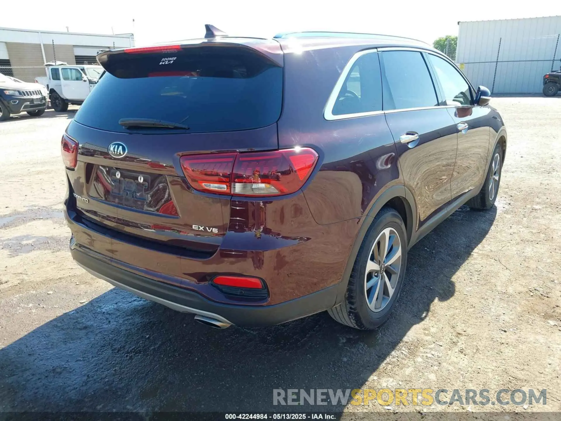 4 Photograph of a damaged car 5XYPH4A52KG509349 KIA SORENTO 2019
