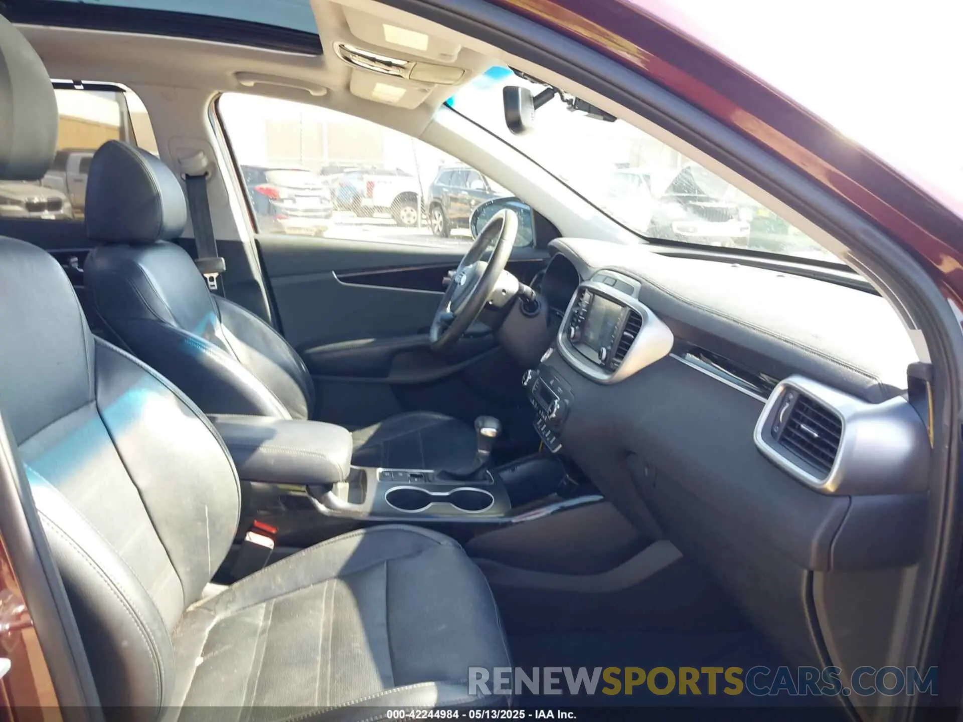 5 Photograph of a damaged car 5XYPH4A52KG509349 KIA SORENTO 2019