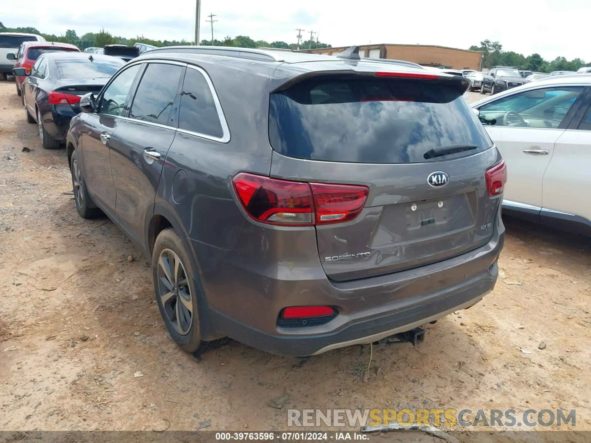 3 Photograph of a damaged car 5XYPH4A52KG532050 KIA SORENTO 2019