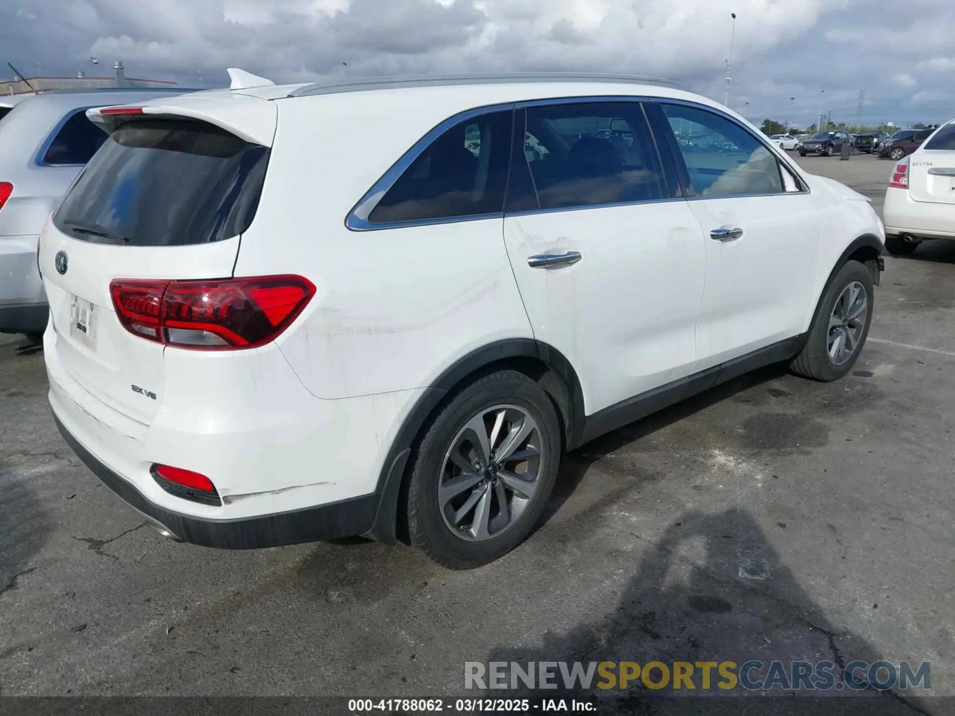 4 Photograph of a damaged car 5XYPH4A53KG504421 KIA SORENTO 2019