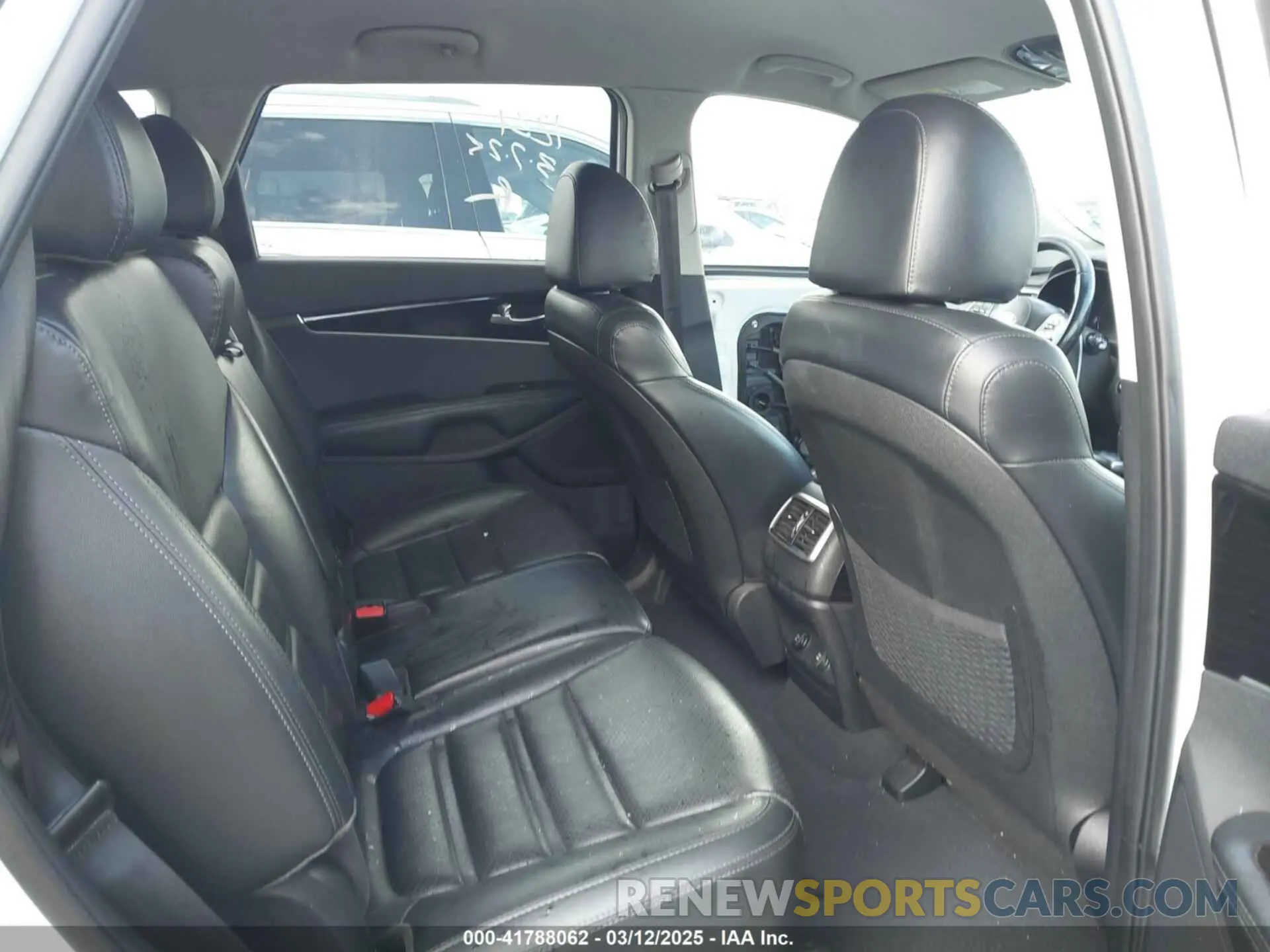 8 Photograph of a damaged car 5XYPH4A53KG504421 KIA SORENTO 2019