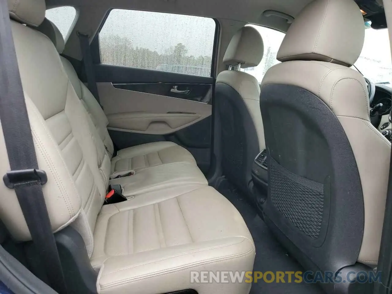 11 Photograph of a damaged car 5XYPH4A54KG447534 KIA SORENTO 2019