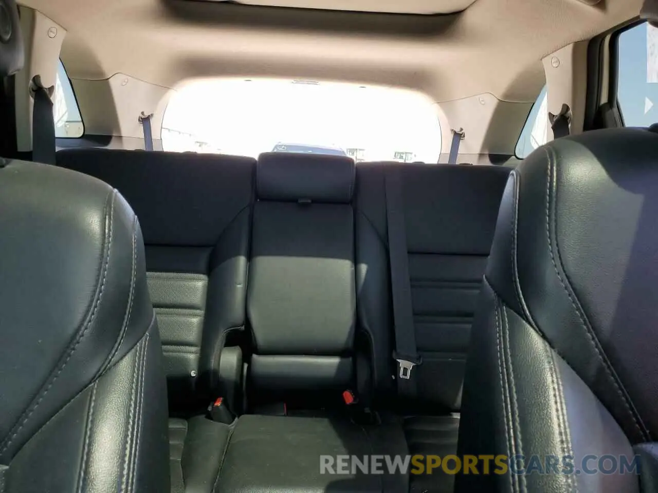 10 Photograph of a damaged car 5XYPH4A54KG608397 KIA SORENTO 2019