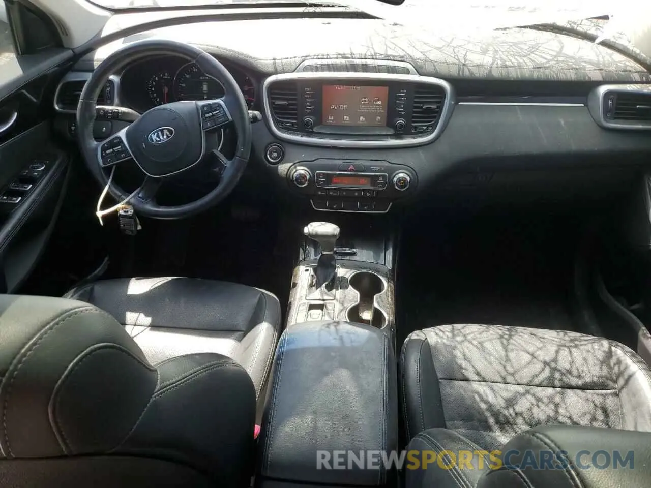 8 Photograph of a damaged car 5XYPH4A54KG608397 KIA SORENTO 2019