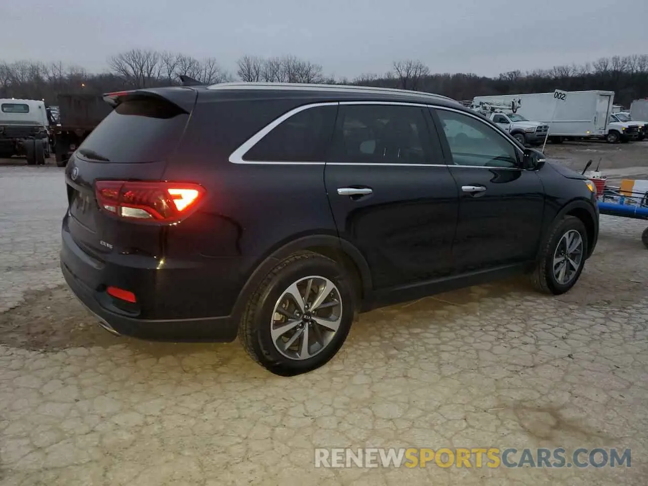 3 Photograph of a damaged car 5XYPH4A59KG445357 KIA SORENTO 2019