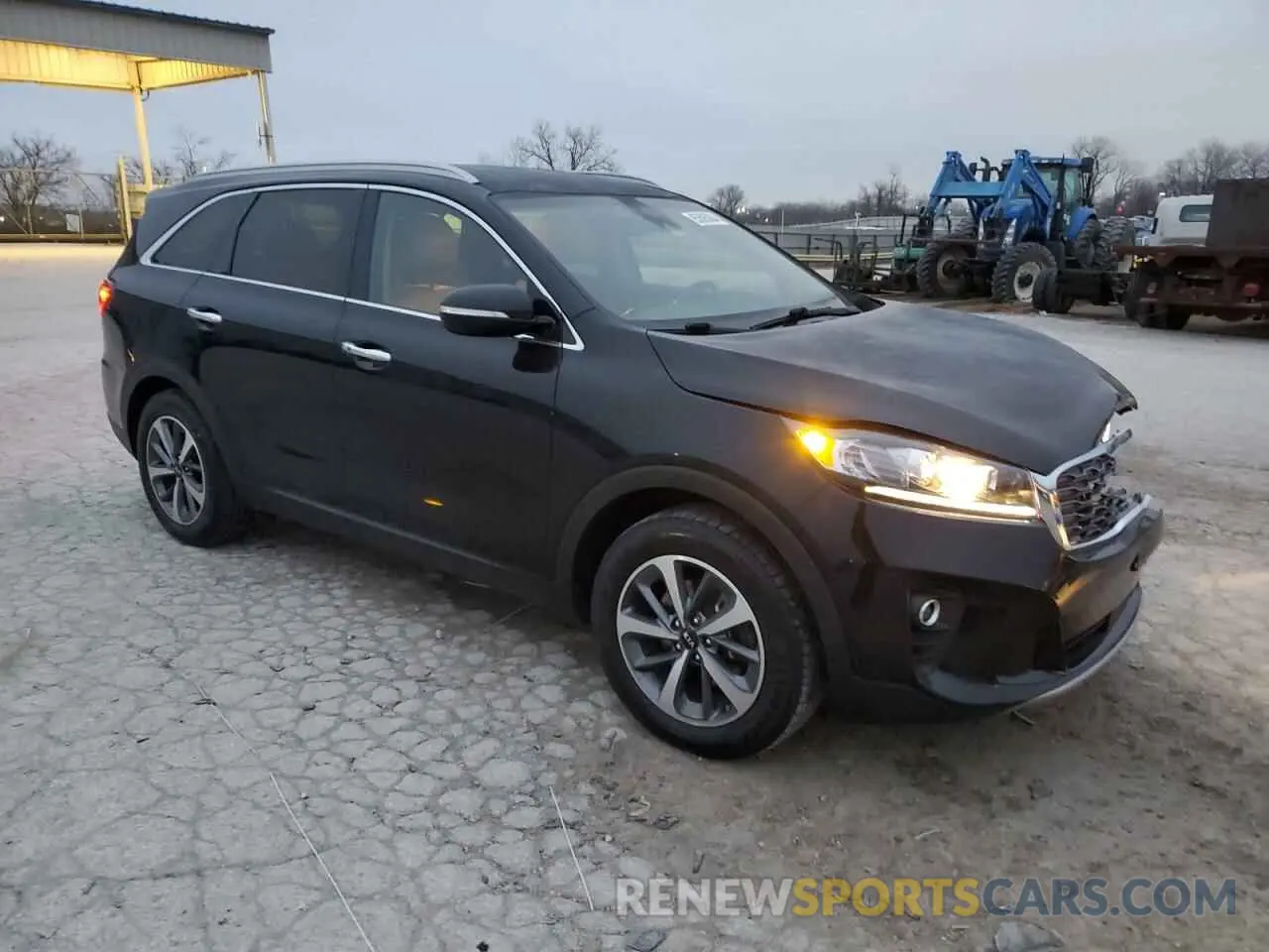 4 Photograph of a damaged car 5XYPH4A59KG445357 KIA SORENTO 2019