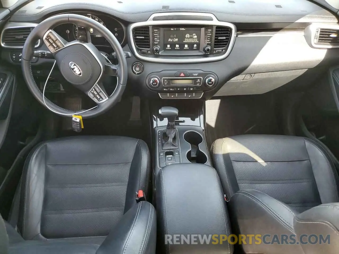 8 Photograph of a damaged car 5XYPH4A5XKG601471 KIA SORENTO 2019
