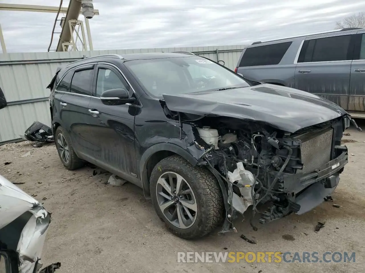4 Photograph of a damaged car 5XYPHDA53KG445371 KIA SORENTO 2019