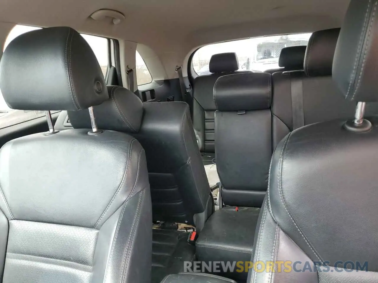 10 Photograph of a damaged car 5XYPHDA54KG606987 KIA SORENTO 2019